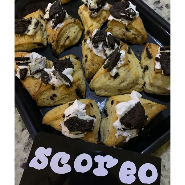 Scoreo scones topped with cookies and cream pieces
